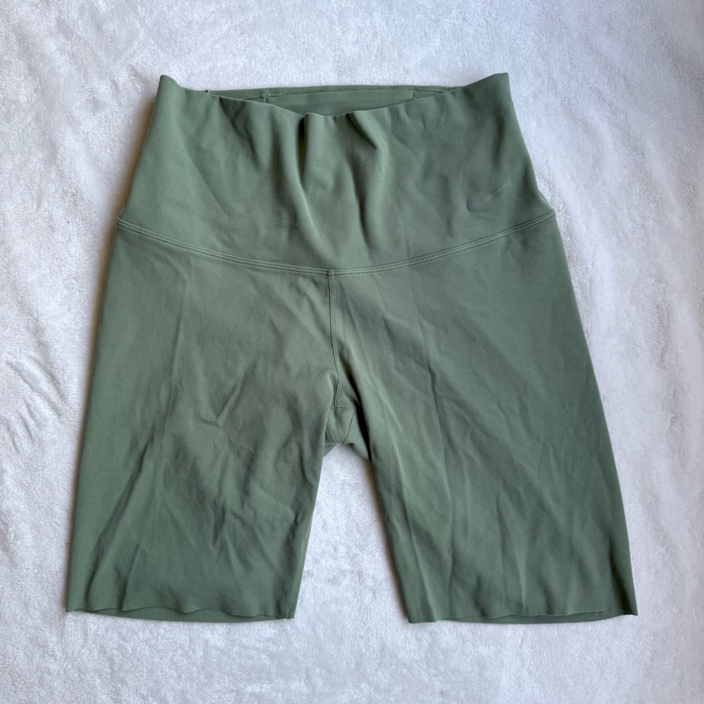 NIKE Zenvy Women's Gentle-Support High-Waisted 8" Biker Shorts